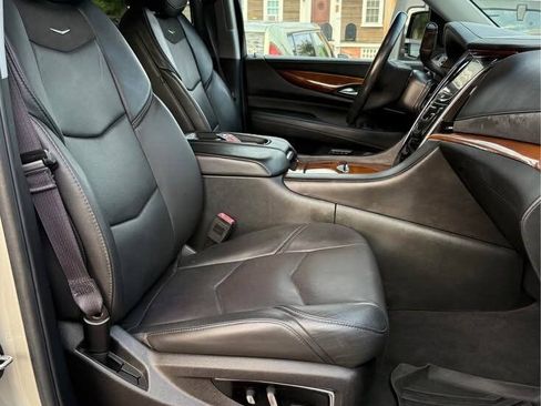 Used 2017 Cadillac Escalade ESV Luxury AWD/4WD image 10