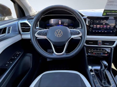 Used 2025 Volkswagen Taos SE image 9