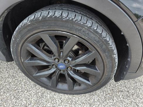 Used 2017 Ford Escape SE w/ Equipment Group 201A FWD image 9