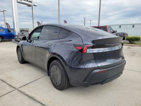 Used 2026 Tesla Model Y 2WD image 2
