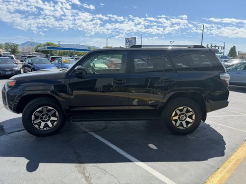 Used 2017 Toyota 4Runner TRD Off-Road AWD/4WD image 4