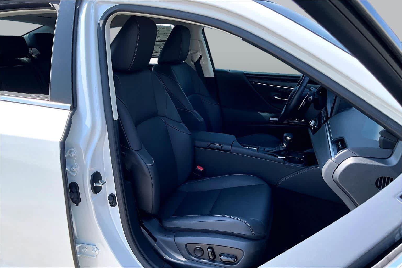 Used 2023 Lexus ES 350 w/ Premium Package FWD image 8
