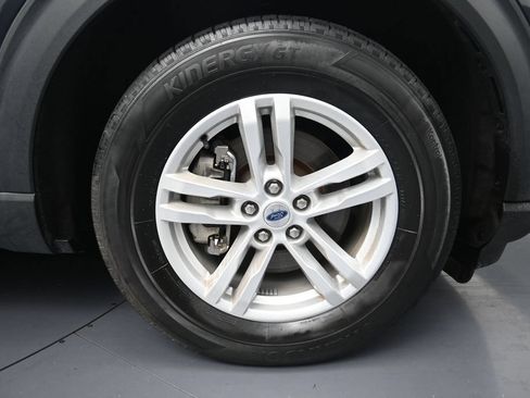 Used 2023 Ford Explorer XLT w/ Equipment Group 202A RWD image 5