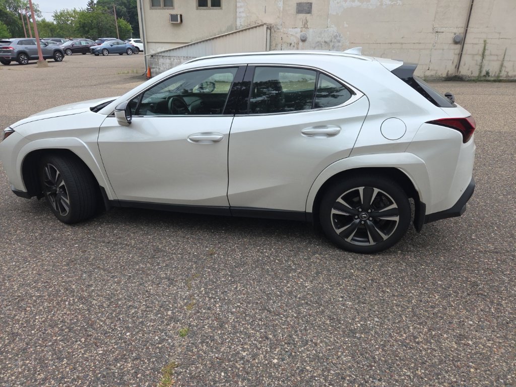 Used 2024 Lexus UX 250h AWD w/ Premium Package image 11