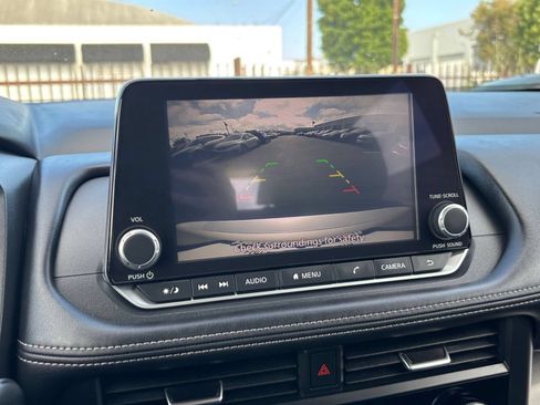 Used 2025 Nissan Rogue SV FWD image 25