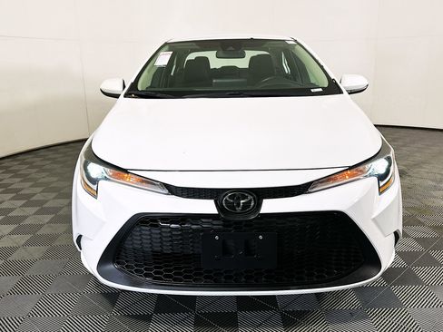 Used 2022 Toyota Corolla LE image 8