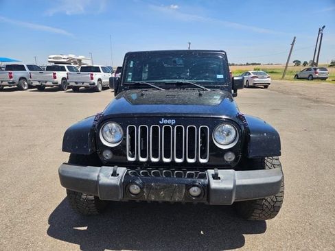 Used 2018 Jeep Wrangler Unlimited Sahara AWD/4WD image 3