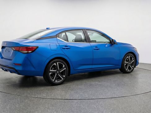 Used 2025 Nissan Sentra SV image 9
