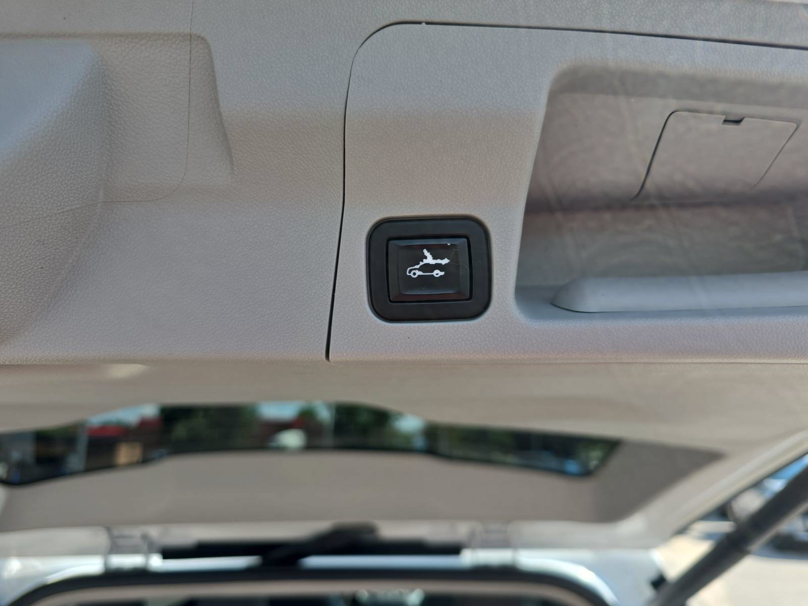 Used 2022 GMC Acadia SLE w/ Driver Convenience Package FWD image 14