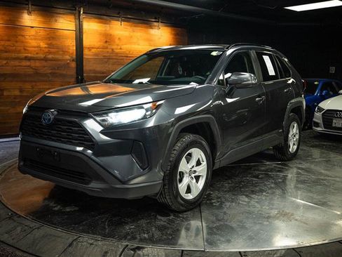 Used 2019 Toyota RAV4 LE w/ Carpet Mat Package AWD/4WD image 2