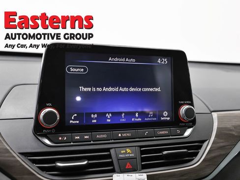 Used 2025 Nissan Altima 2.5 SV image 19