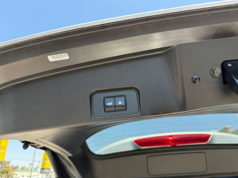 Used 2025 Nissan Rogue SV FWD image 23
