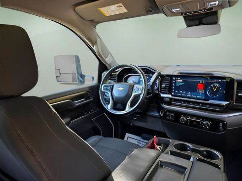 Used 2024 Chevrolet Silverado 2500 LT image 9