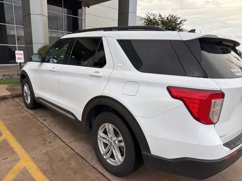 Used 2023 Ford Explorer XLT w/ Equipment Group 202A RWD image 3