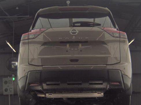 Used 2025 Nissan Rogue SV image 4