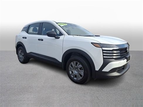 Used 2025 Nissan Kicks S image 3