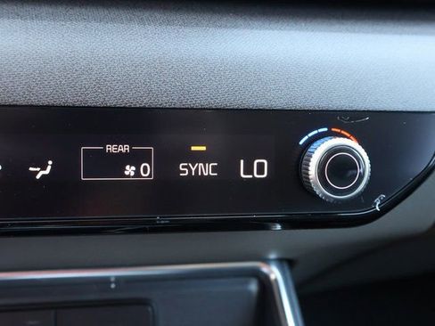 New 2026 Kia Carnival EX FWD image 30