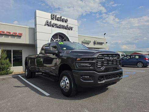 Used 2025 RAM 3500 Big Horn AWD/4WD image 1