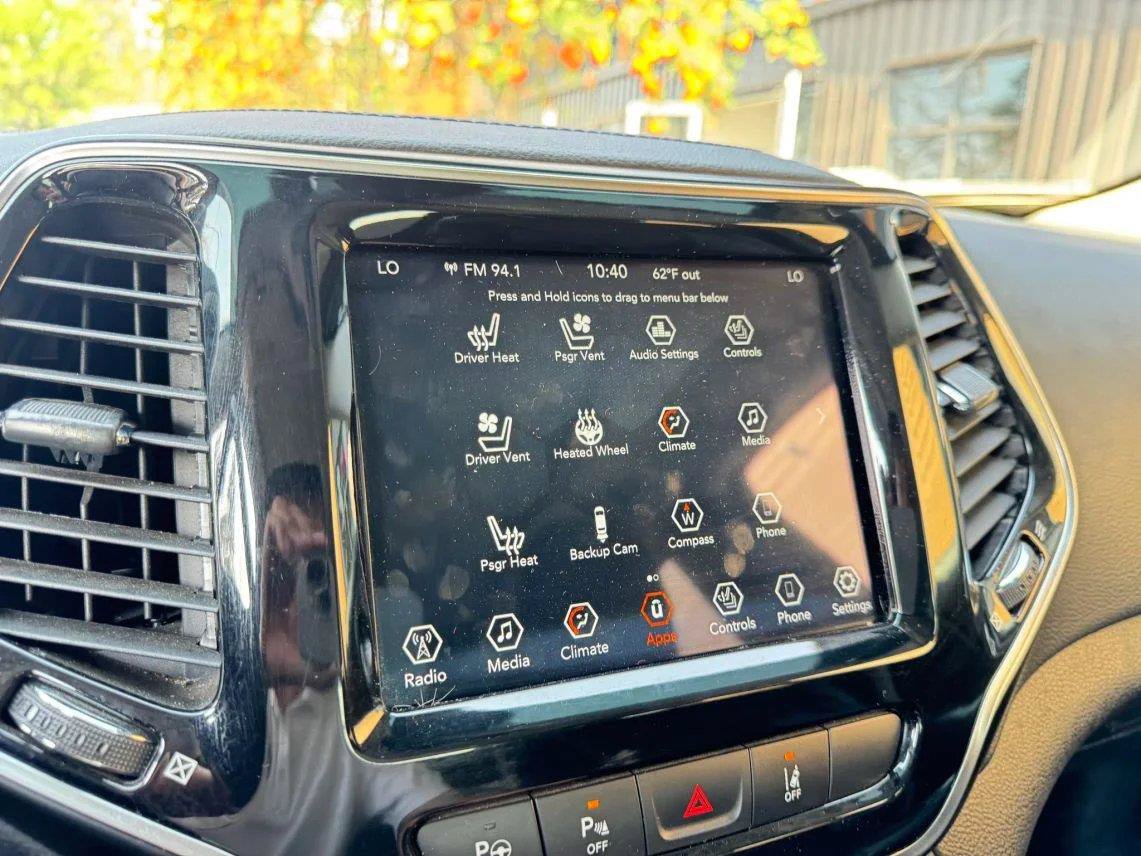 Used 2020 Jeep Cherokee Limited w/ Technology Group AWD/4WD image 17