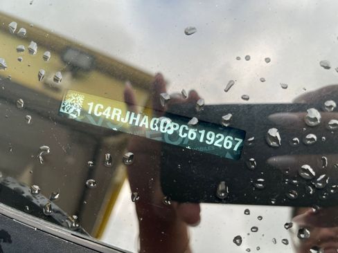 Used 2023 Jeep Grand Cherokee Altitude image 29