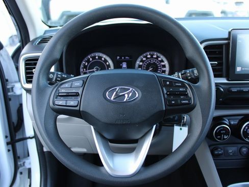Used 2020 Hyundai Venue SEL image 10