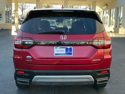 Used 2023 Honda Pilot Touring image 5