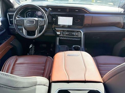 Used 2024 GMC Sierra 2500 Denali Ultimate image 3