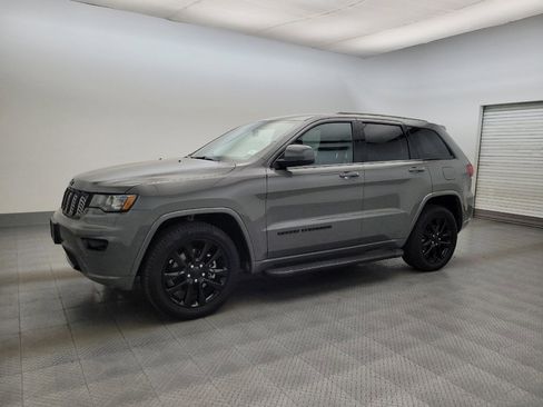 Used 2021 Jeep Grand Cherokee Laredo X RWD image 2