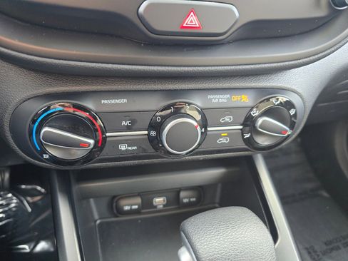 Used 2022 Kia Soul LX image 32