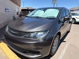 Used 2017 Chrysler Pacifica Touring FWD video 1