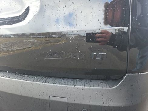 Used 2022 Chevrolet Traverse LT image 8