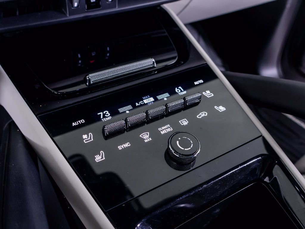 Certified 2024 Porsche Cayenne Coupe AWD/4WD image 18