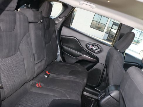 Used 2020 Jeep Cherokee Latitude AWD/4WD image 26