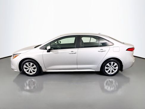 Used 2022 Toyota Corolla LE image 6