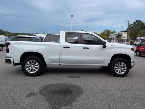 Used 2019 Chevrolet Silverado 1500 Custom w/ Custom Convenience Package AWD/4WD image 3