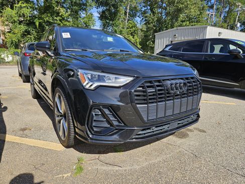 Used 2022 Audi Q3 2.0T Premium Plus w/ Premium Plus Package AWD/4WD image 2