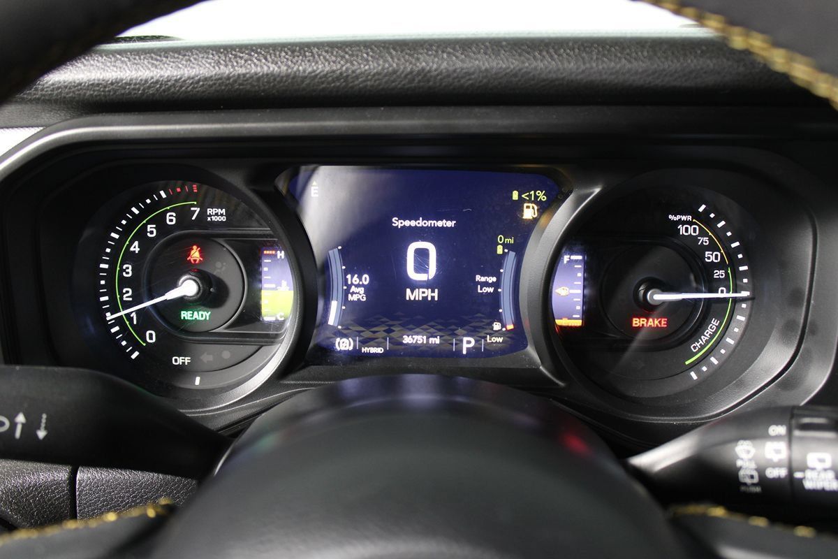 Used 2024 Jeep Wrangler Unlimited w/ Convenience Group AWD/4WD image 12
