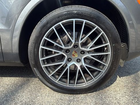 Used 2020 Porsche Cayenne image 13