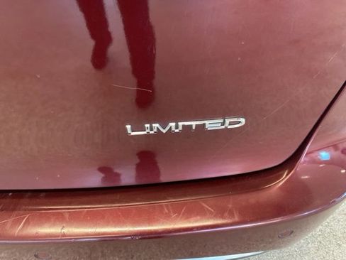 Used 2017 Chrysler Pacifica Limited w/ Advanced Safetytec Group image 7