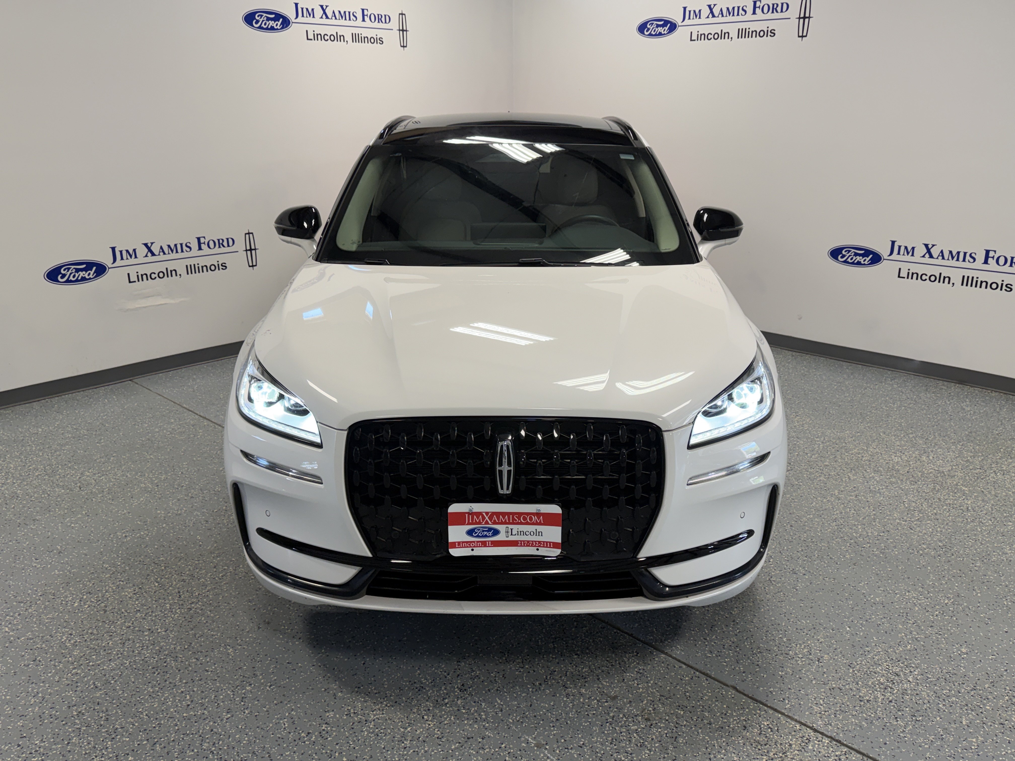 Used 2025 Lincoln Corsair Grand Touring w/ Equipment Group 301A AWD/4WD image 2