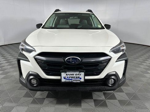 Used 2025 Subaru Outback Premium AWD/4WD image 11