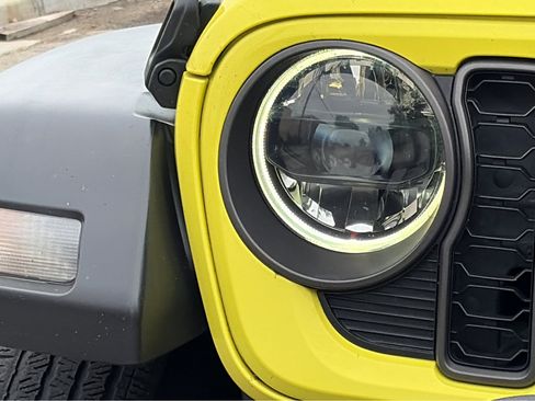 Used 2024 Jeep Wrangler Sport S image 19