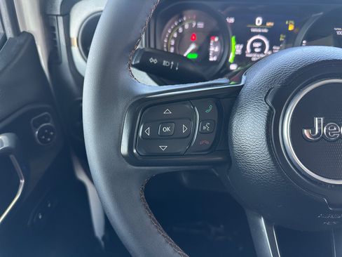 Used 2024 Jeep Wrangler Unlimited AWD/4WD image 19