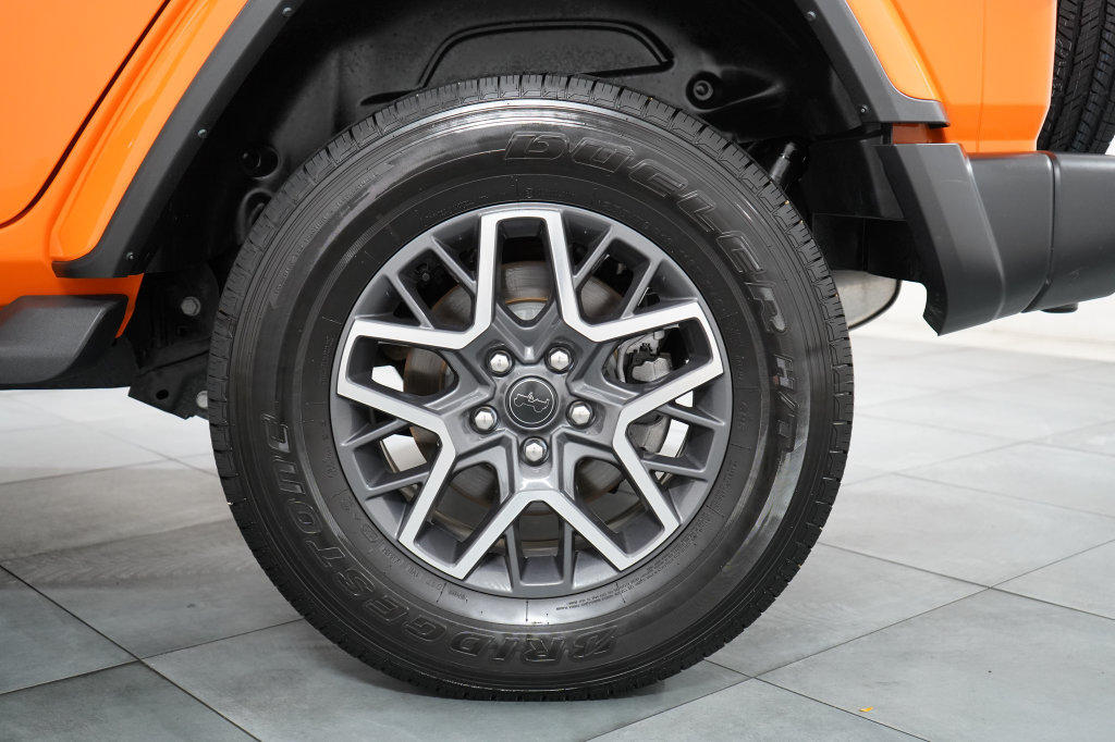 Certified 2025 Jeep Wrangler Unlimited Sahara AWD/4WD image 33