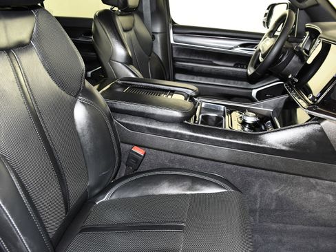 Used 2024 Jeep Wagoneer 4WD w/ HD Trailer Tow Package image 45