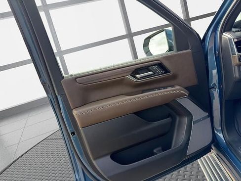 Used 2025 GMC Yukon XL Denali Ultimate w/ LPO, Floor Liner Package AWD/4WD image 43