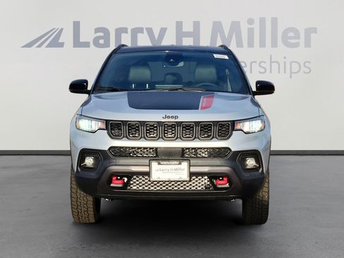 New 2026 Jeep Compass Trailhawk image 9