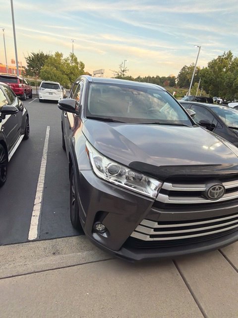 Used 2017 Toyota Highlander XLE AWD/4WD image 10