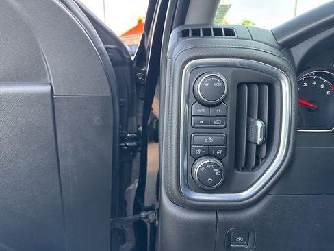 Used 2022 Chevrolet Silverado 1500 LT AWD/4WD image 12