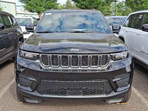 New 2025 Jeep Grand Cherokee Laredo X w/ Luxury Tech Group I image 2